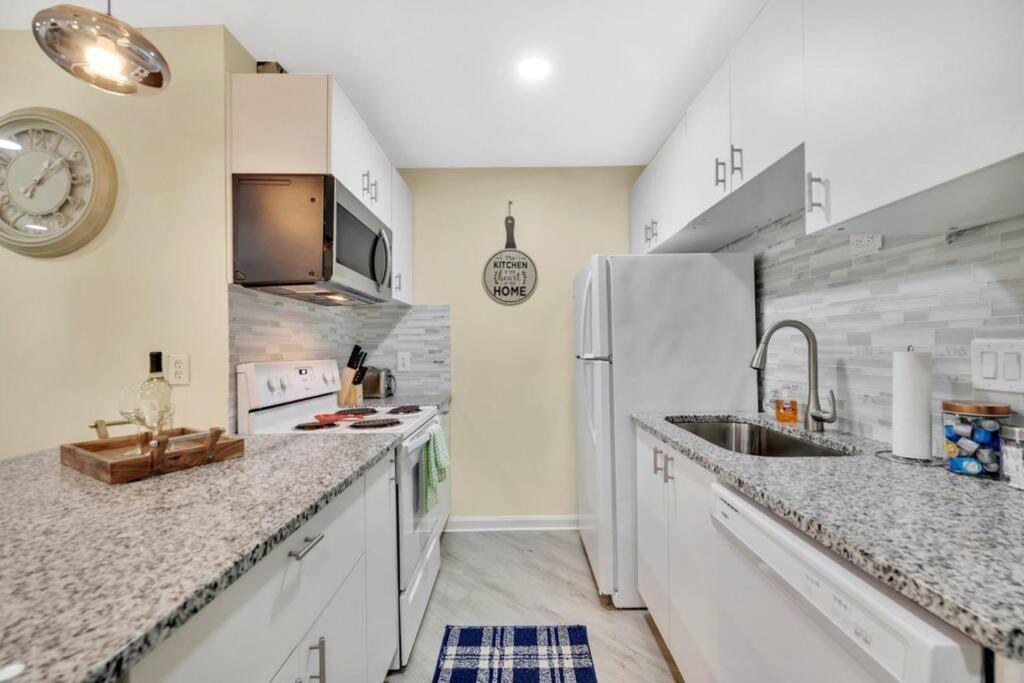 Cozy 2 Bedroom Duplex In Charlotte, Jacuzzi, Sleeps 6 Plus 2 Kültér fotó