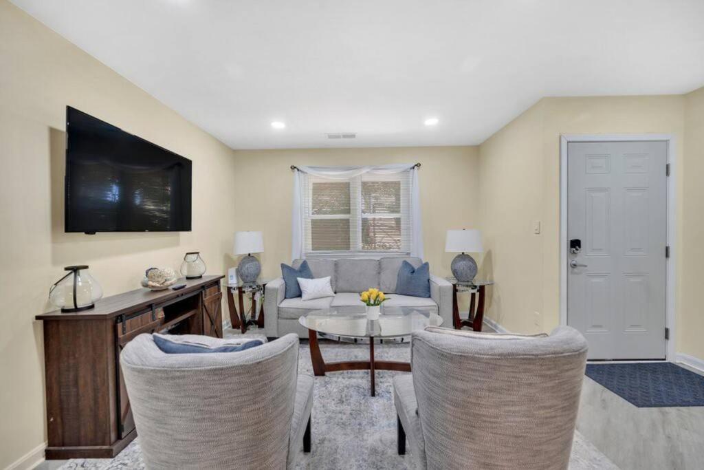 Cozy 2 Bedroom Duplex In Charlotte, Jacuzzi, Sleeps 6 Plus 2 Kültér fotó