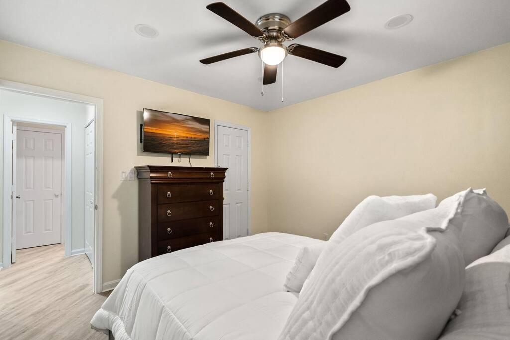 Cozy 2 Bedroom Duplex In Charlotte, Jacuzzi, Sleeps 6 Plus 2 Kültér fotó