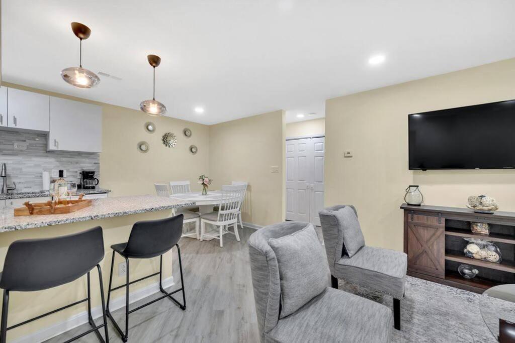 Cozy 2 Bedroom Duplex In Charlotte, Jacuzzi, Sleeps 6 Plus 2 Kültér fotó