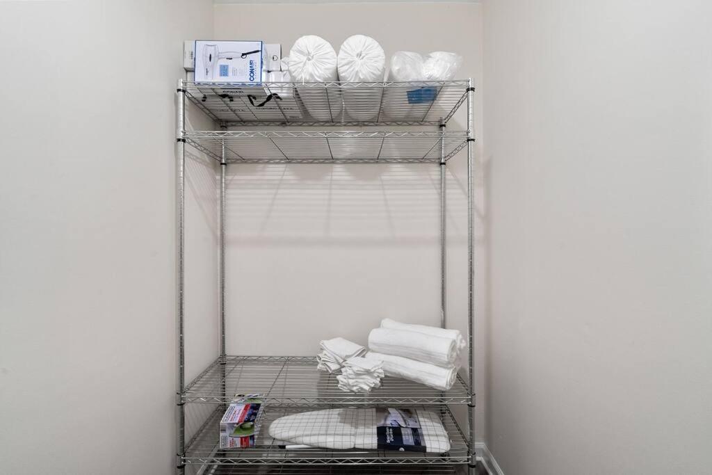 Cozy 2 Bedroom Duplex In Charlotte, Jacuzzi, Sleeps 6 Plus 2 Kültér fotó