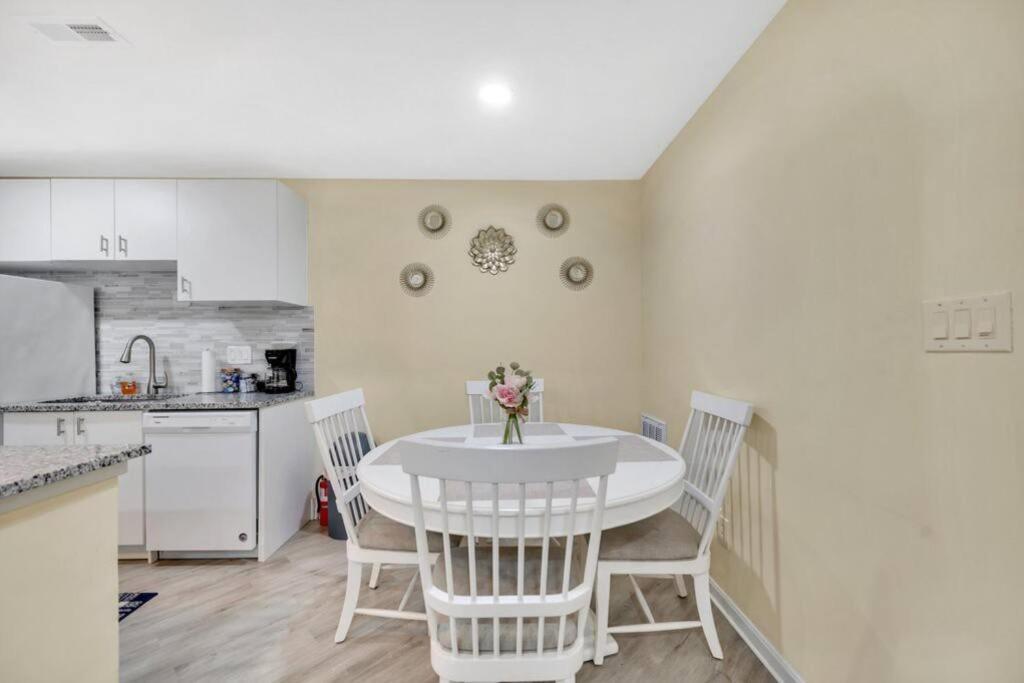 Cozy 2 Bedroom Duplex In Charlotte, Jacuzzi, Sleeps 6 Plus 2 Kültér fotó