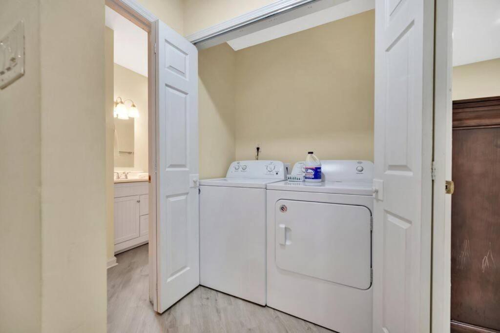 Cozy 2 Bedroom Duplex In Charlotte, Jacuzzi, Sleeps 6 Plus 2 Kültér fotó