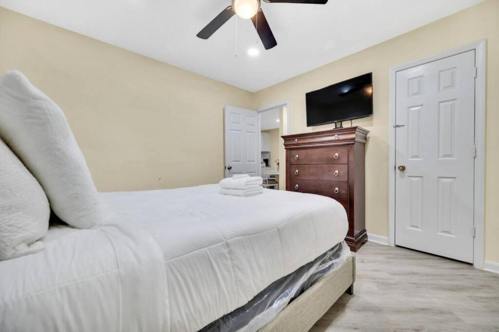 Cozy 2 Bedroom Duplex In Charlotte, Jacuzzi, Sleeps 6 Plus 2 Kültér fotó