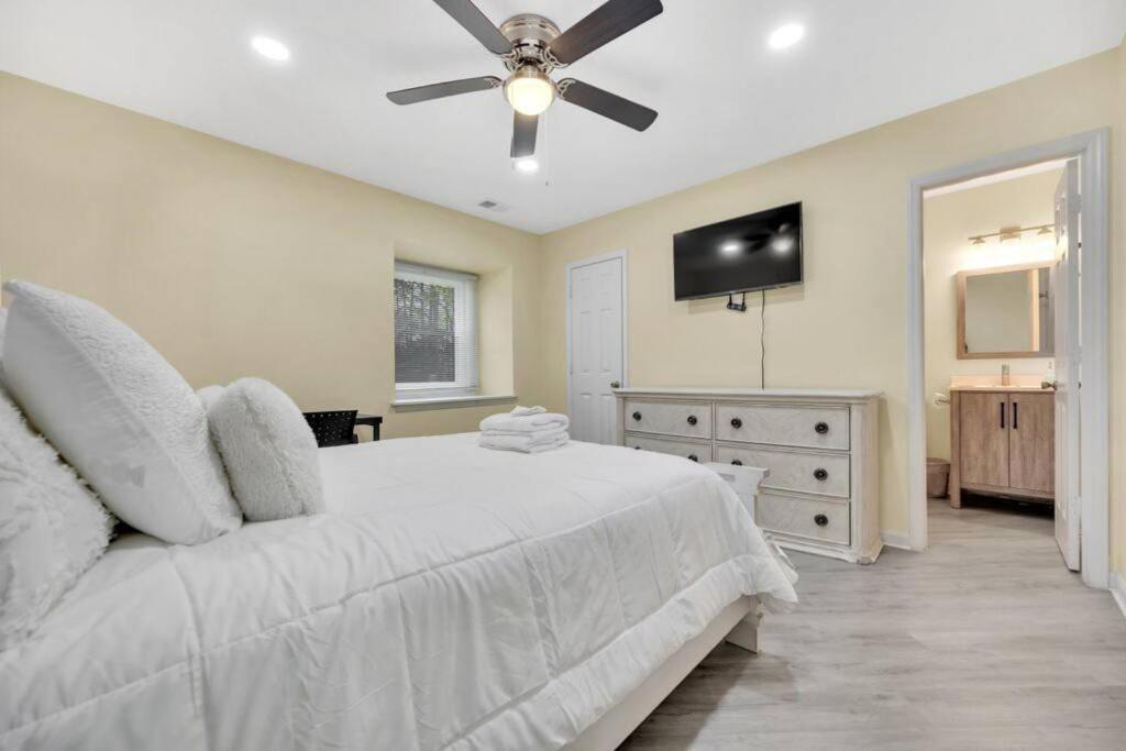 Cozy 2 Bedroom Duplex In Charlotte, Jacuzzi, Sleeps 6 Plus 2 Kültér fotó